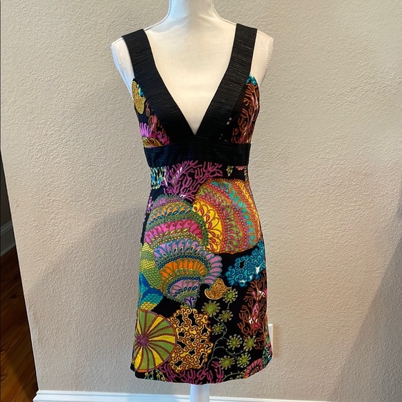 Vibrant TRINA TURK Plunge Neck Sheath Mini Dress - Picture 1 of 9